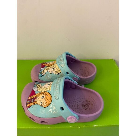Crocs purple clogs Disney Frozen size 6/7 girls some scuffs - Picture 1 of 3